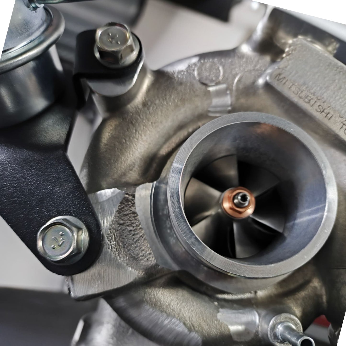Staffa Wastegate Specifica TD04L – Supporto Regolabile in Acciaio al Cromo
